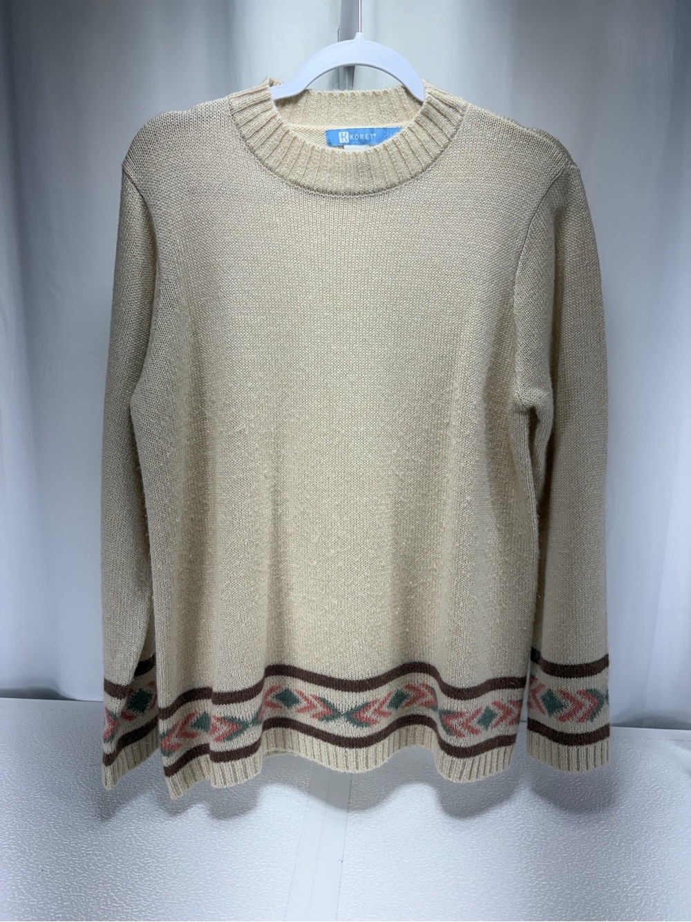 Koret Cream Crewneck Sweater with Multicolor Geometric Hem 4579